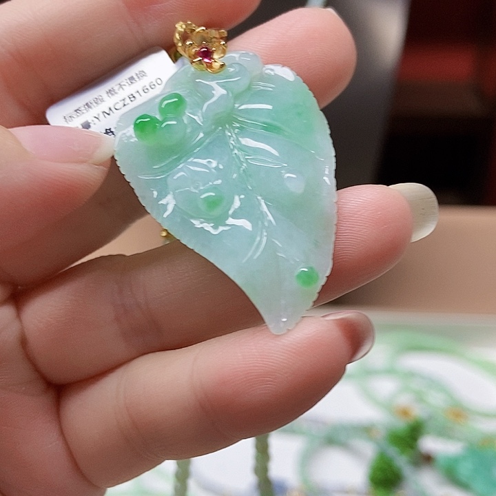 翡翠未镶嵌颈饰吊坠