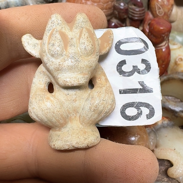 蛇纹石玉颈饰未镶嵌