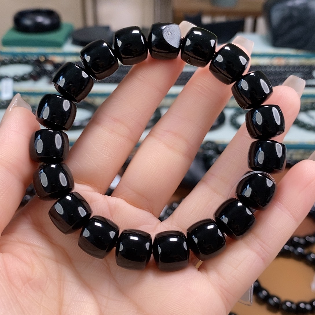 李***。手链未镶嵌和田玉