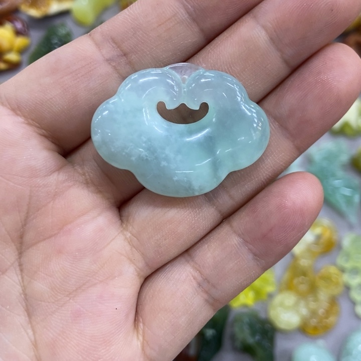 未镶嵌蛇纹石玉挂件
