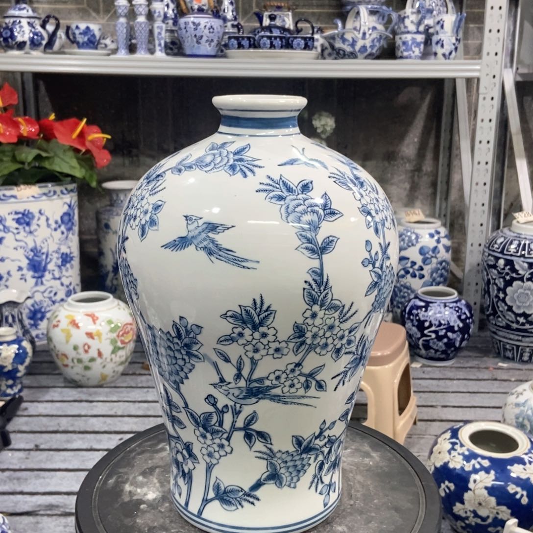 摆件花瓶手绘釉下彩