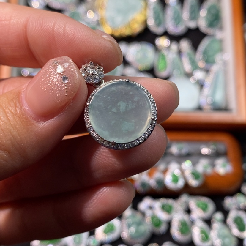 【闪购商品】翡翠颈饰未镶嵌天然