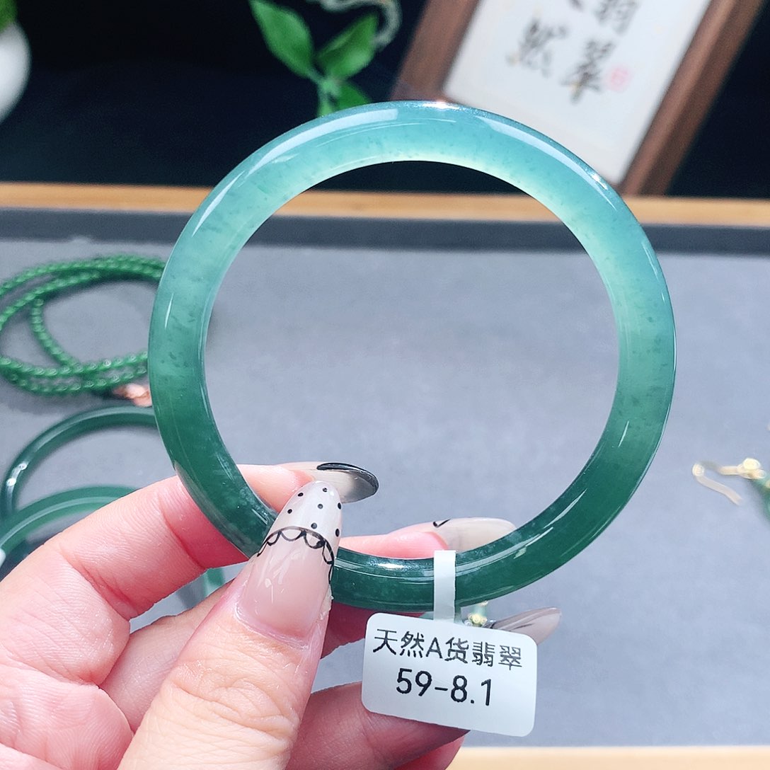 翡翠手镯（圆镯）未镶嵌