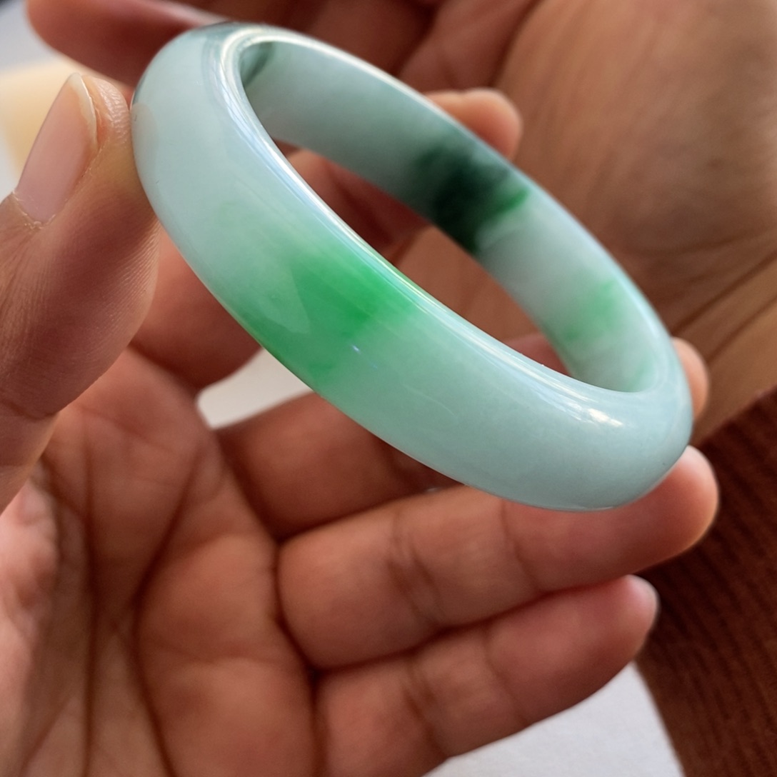 翡翠手镯未镶嵌天然翡翠手镯