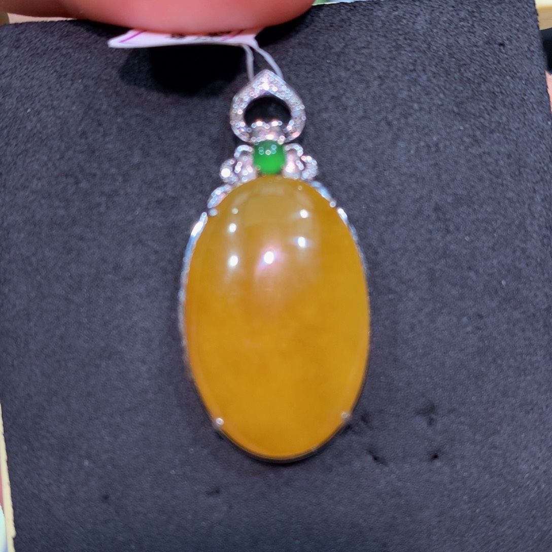 翡翠18K金镶嵌颈饰翡翠