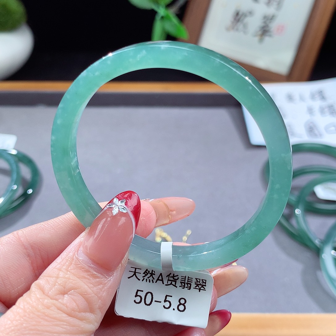 翡翠手镯（圆镯）未镶嵌
