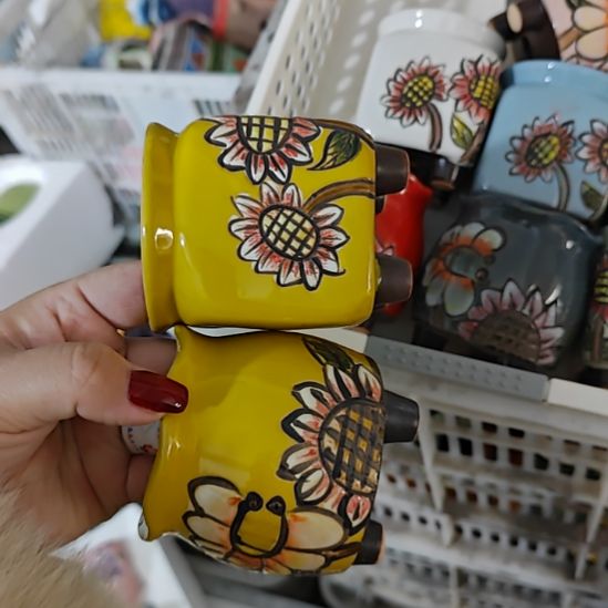 当场拍满15元发货不凑不发，花盆盆口不方不圆有针孔黑点是正常的，