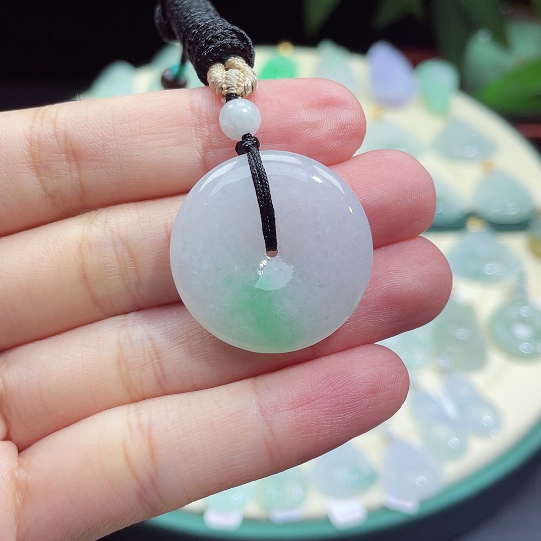 颈饰未镶嵌翡翠平安扣