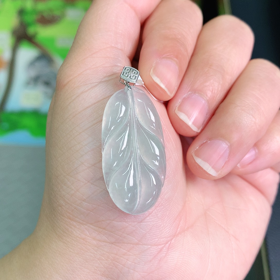 翡翠颈饰18K金镶嵌高冰叶子30.8*16.5*4.5