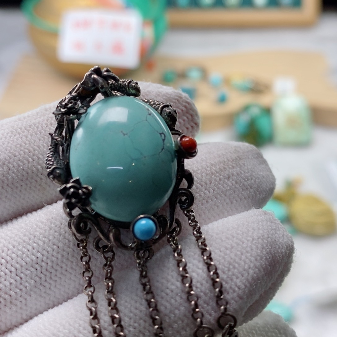 绿松石颈饰未镶嵌