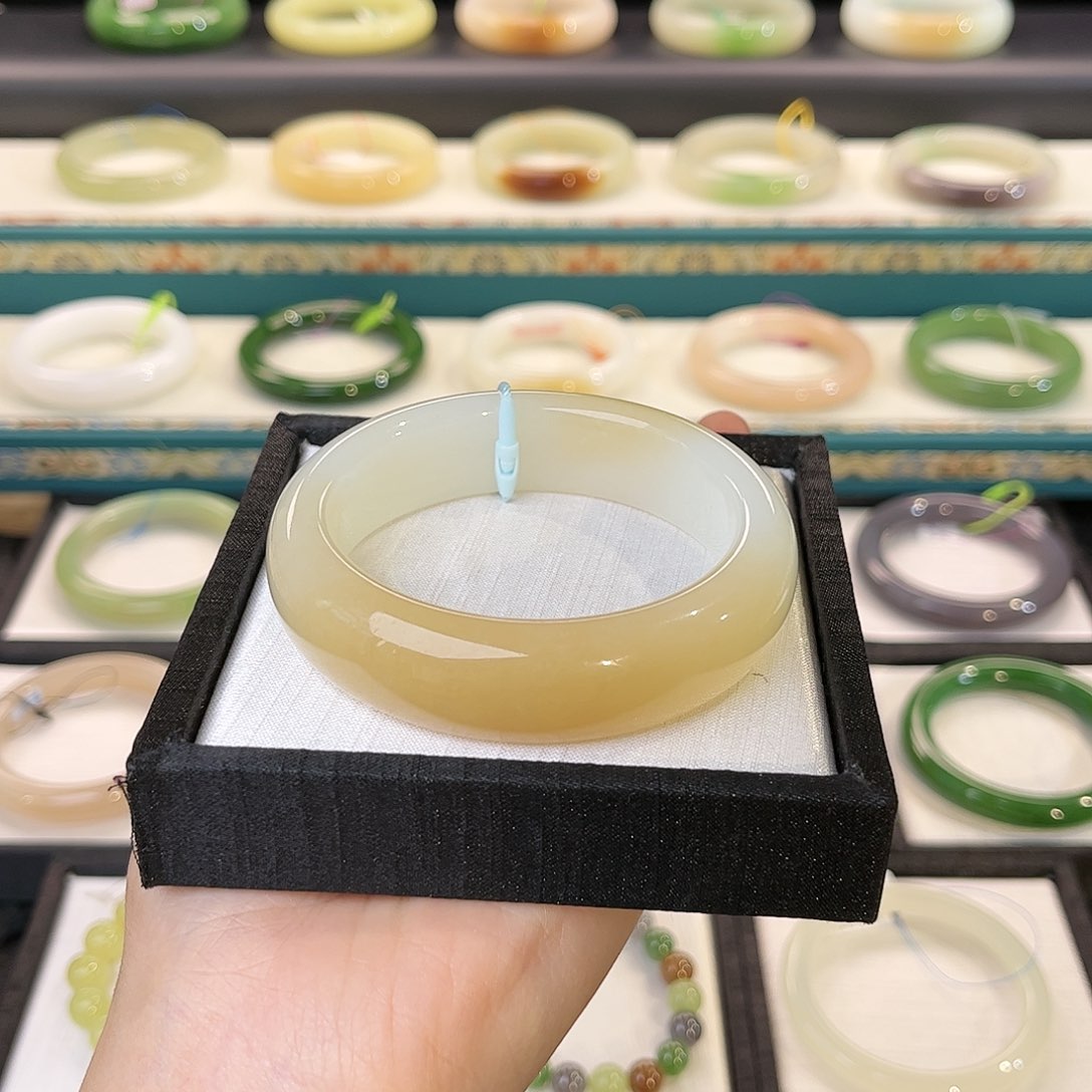 和田玉手镯未镶嵌天地糖特色镯 18+宽版