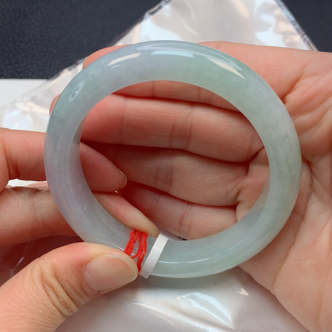 翡翠手镯未镶嵌55圈