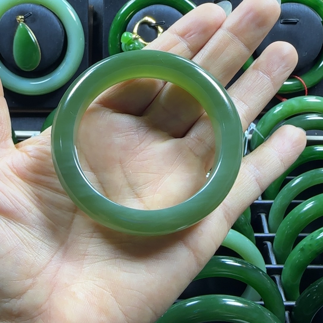 和田玉手镯未镶嵌