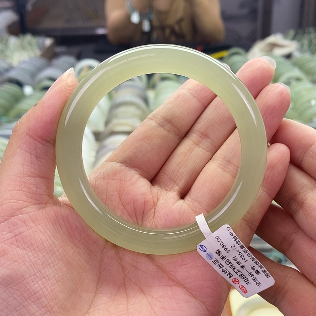 和田玉未镶嵌珠宝奇石和田玉手镯55.56