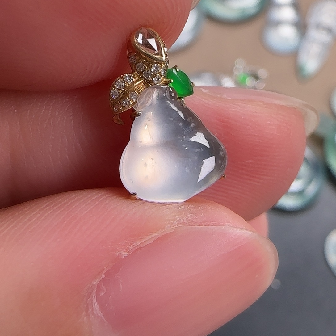 翡翠18K金镶嵌颈饰   