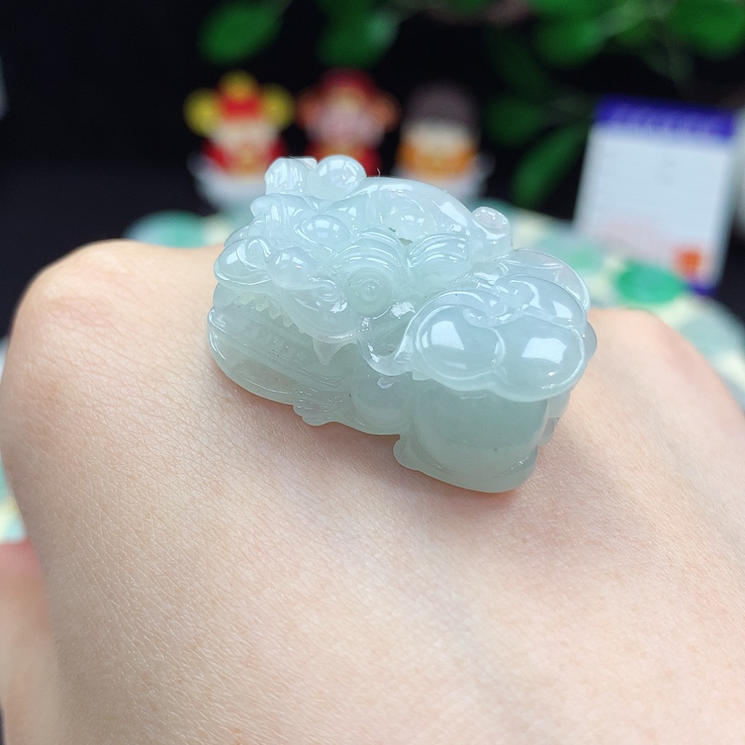 翡翠未镶嵌颈饰貔貅