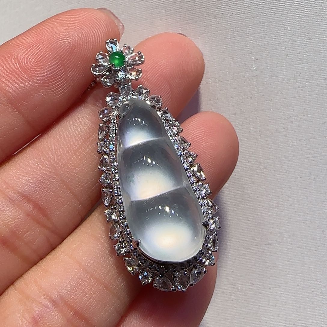 翡翠吊坠(不含链)18K金镶嵌福豆