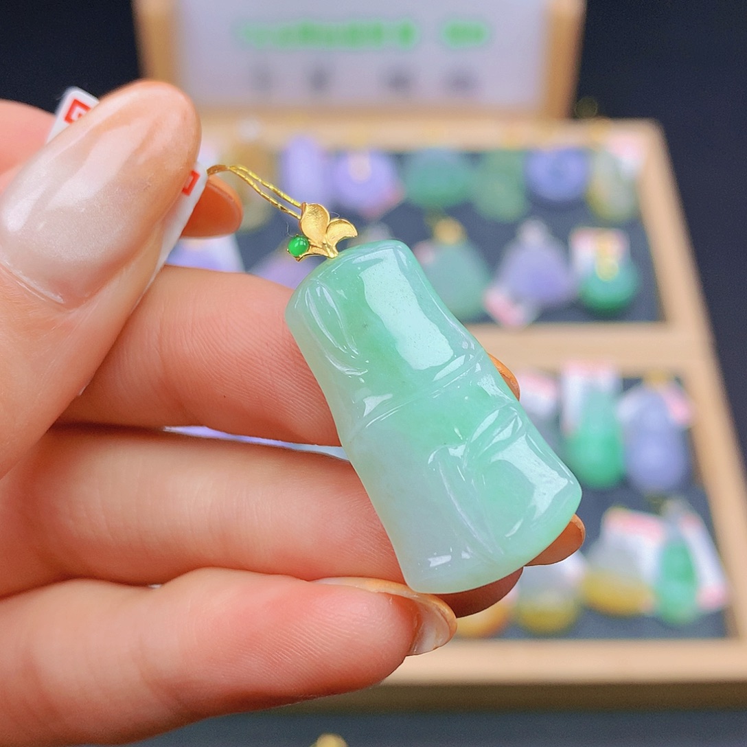 翡翠未镶嵌颈饰翡翠