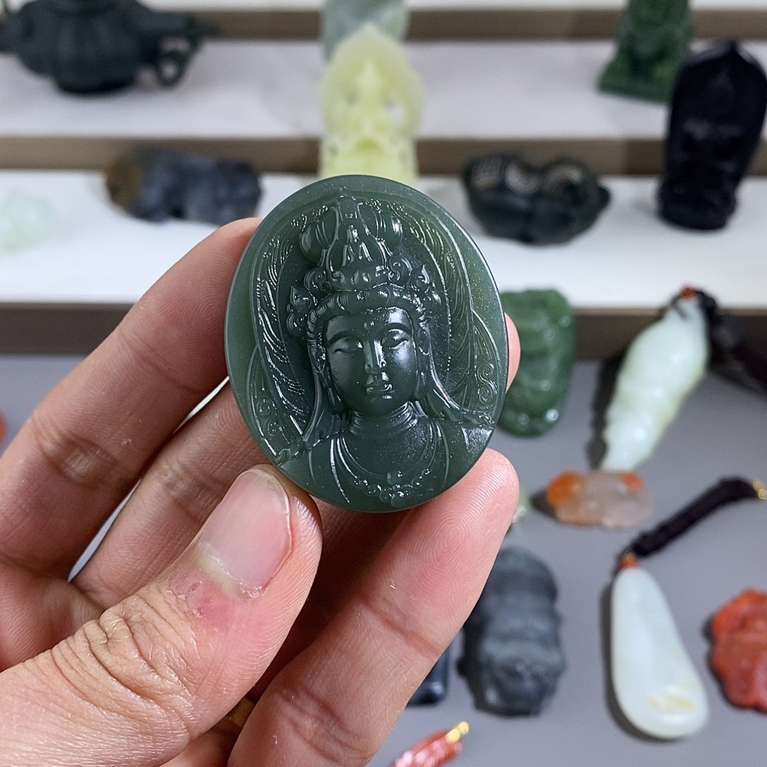 和田玉颈饰未镶嵌勇**前观音