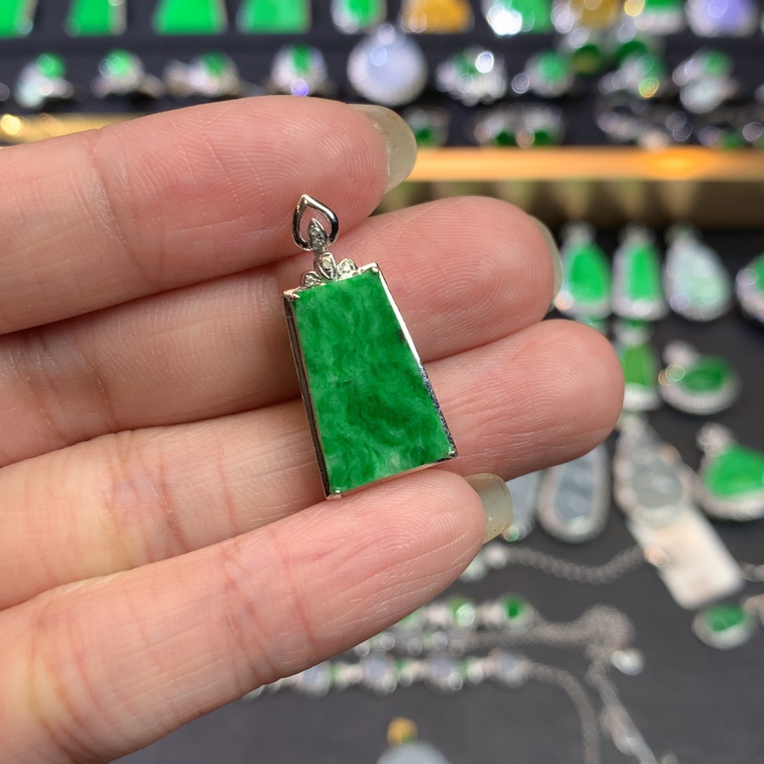 翡翠吊坠(不含链)18K金镶嵌