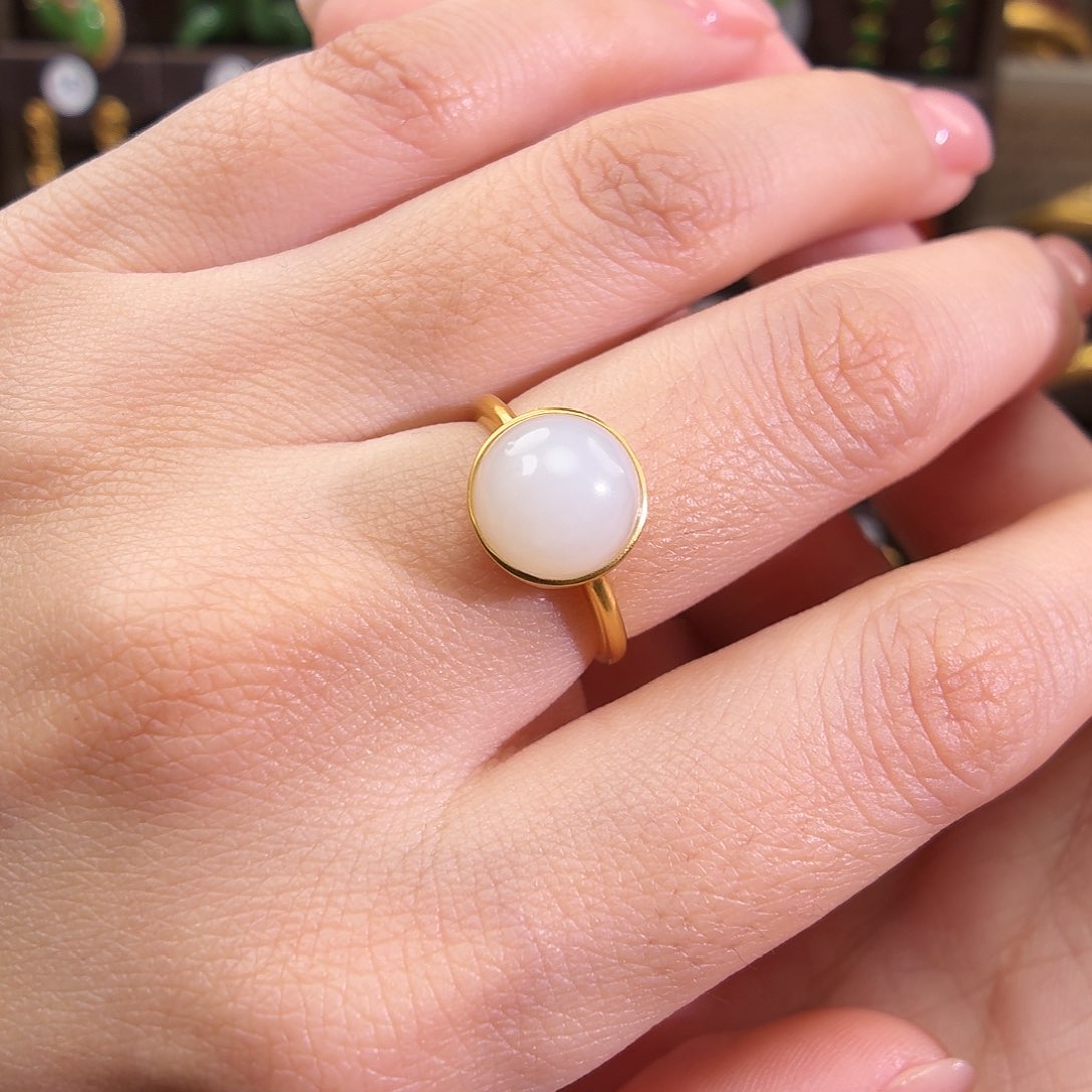 颈饰18K金镶嵌和田玉