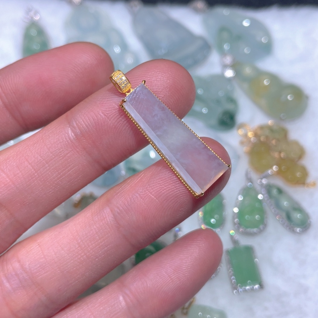 翡翠18K金镶嵌颈饰翡翠