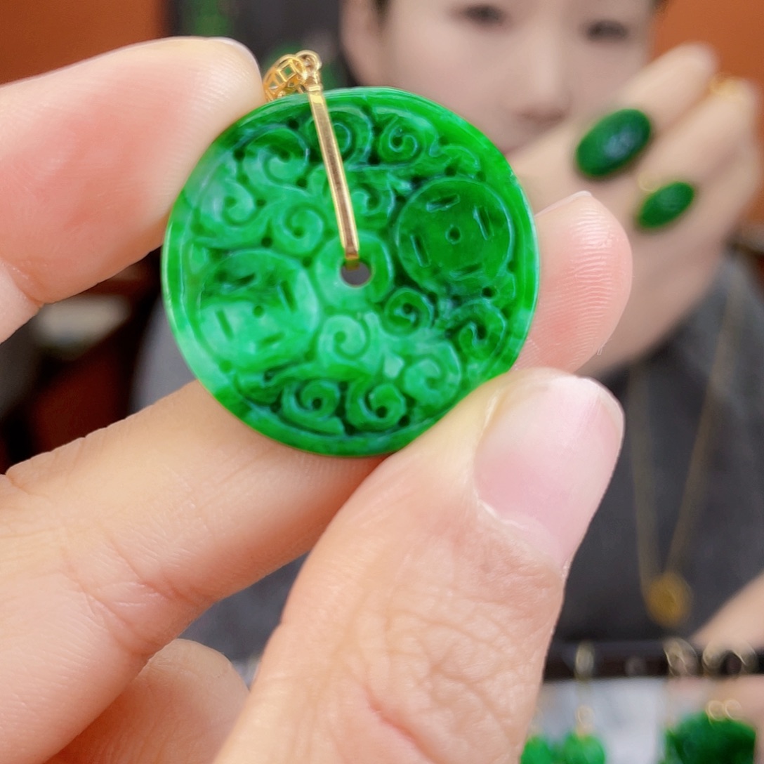 翡翠18K金镶嵌耳饰