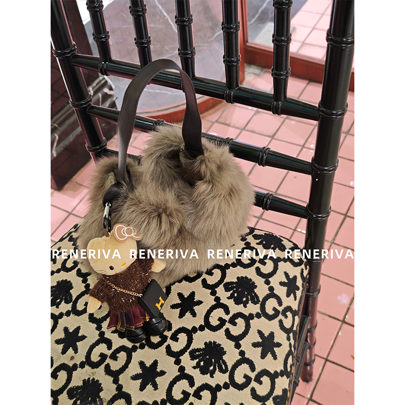 ReneRiva买手店 Riva 贩卖有趣系列可爱草草毛毛包