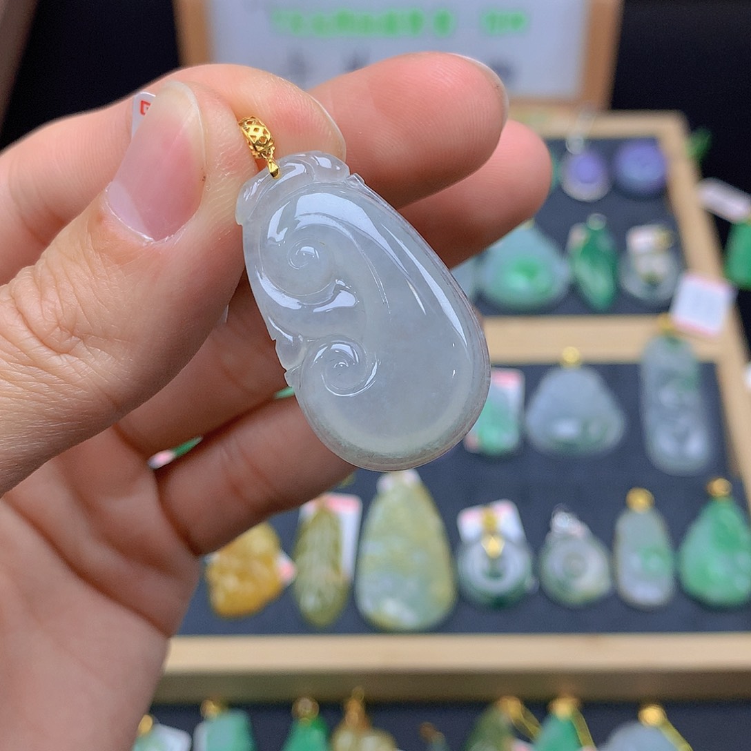 翡翠颈饰18K金镶嵌翡翠