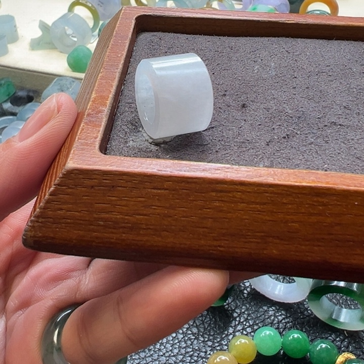 定制翡翠未镶嵌翡翠