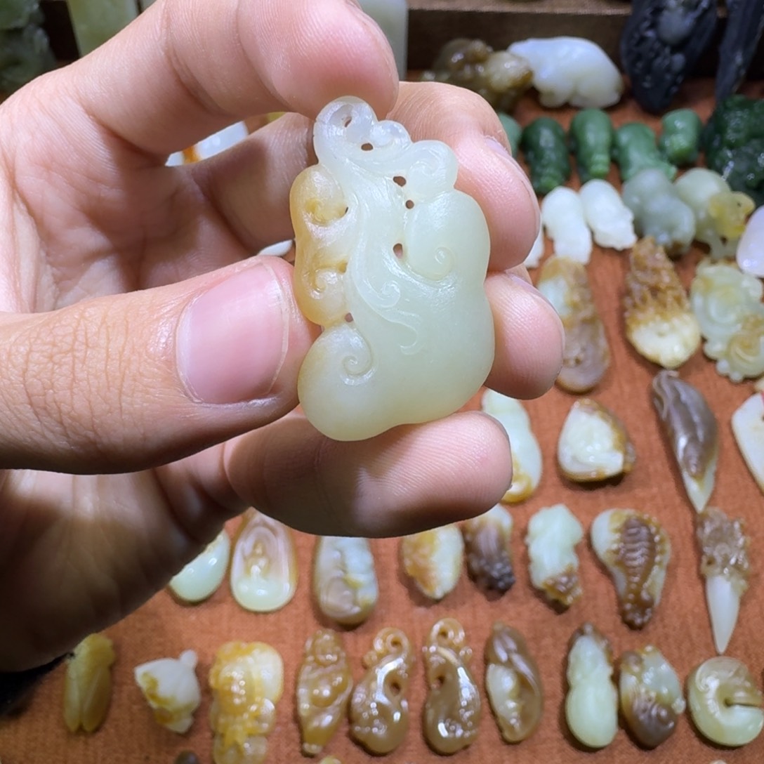 和田玉颈饰未镶嵌