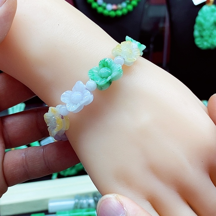 翡翠颈饰未镶嵌手链