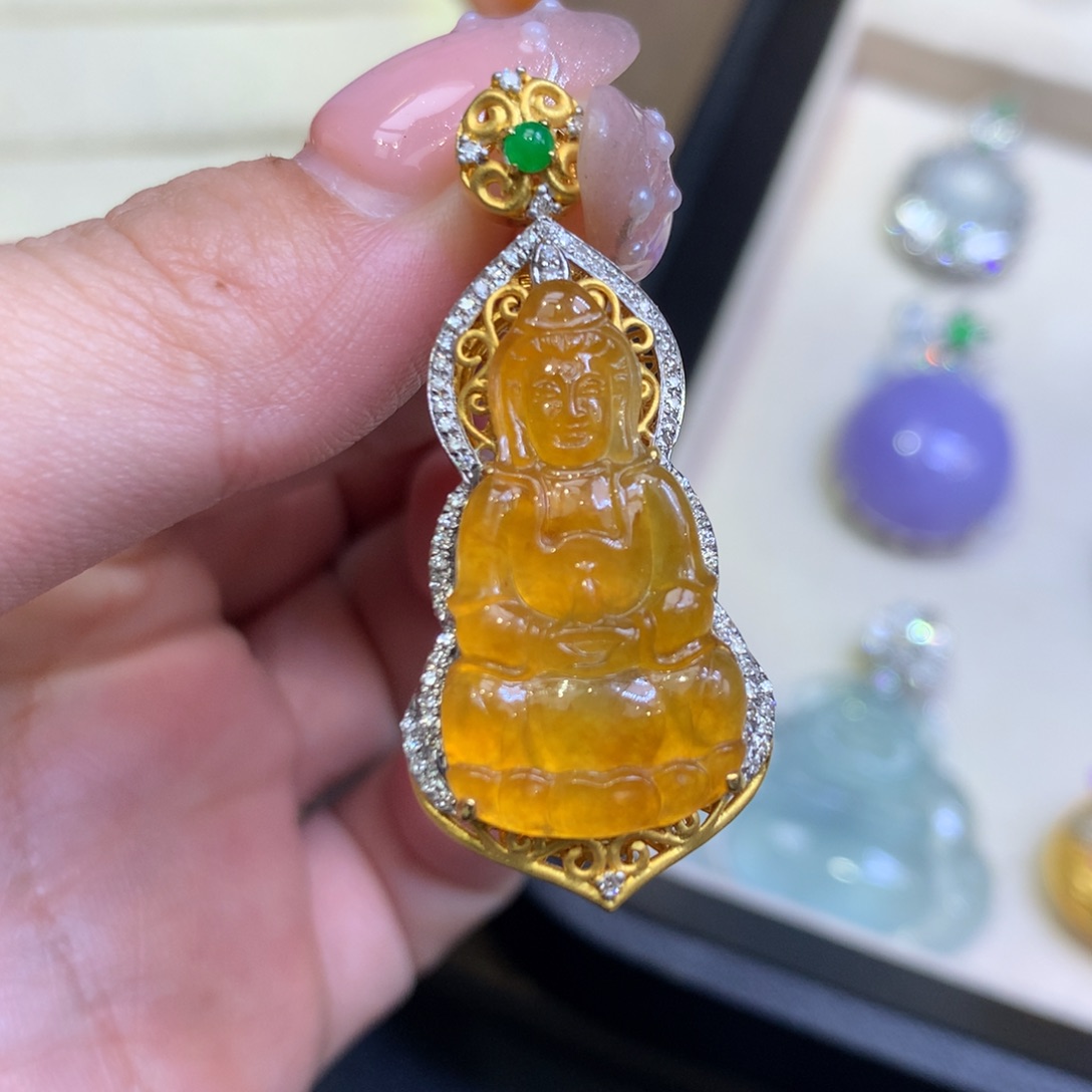 翡翠18K金镶嵌颈饰