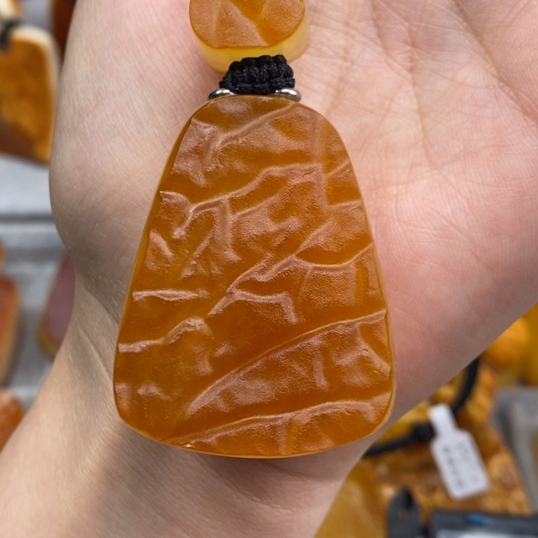 琥珀吊坠(赠链)未镶嵌