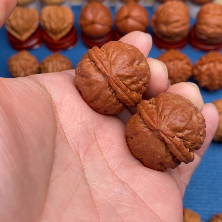 文玩核桃把件绣球