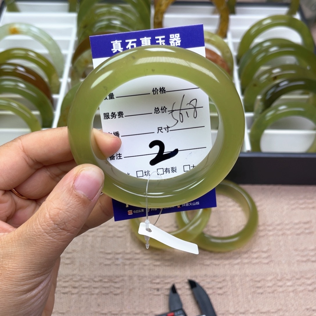 蛇纹石玉手镯未镶嵌