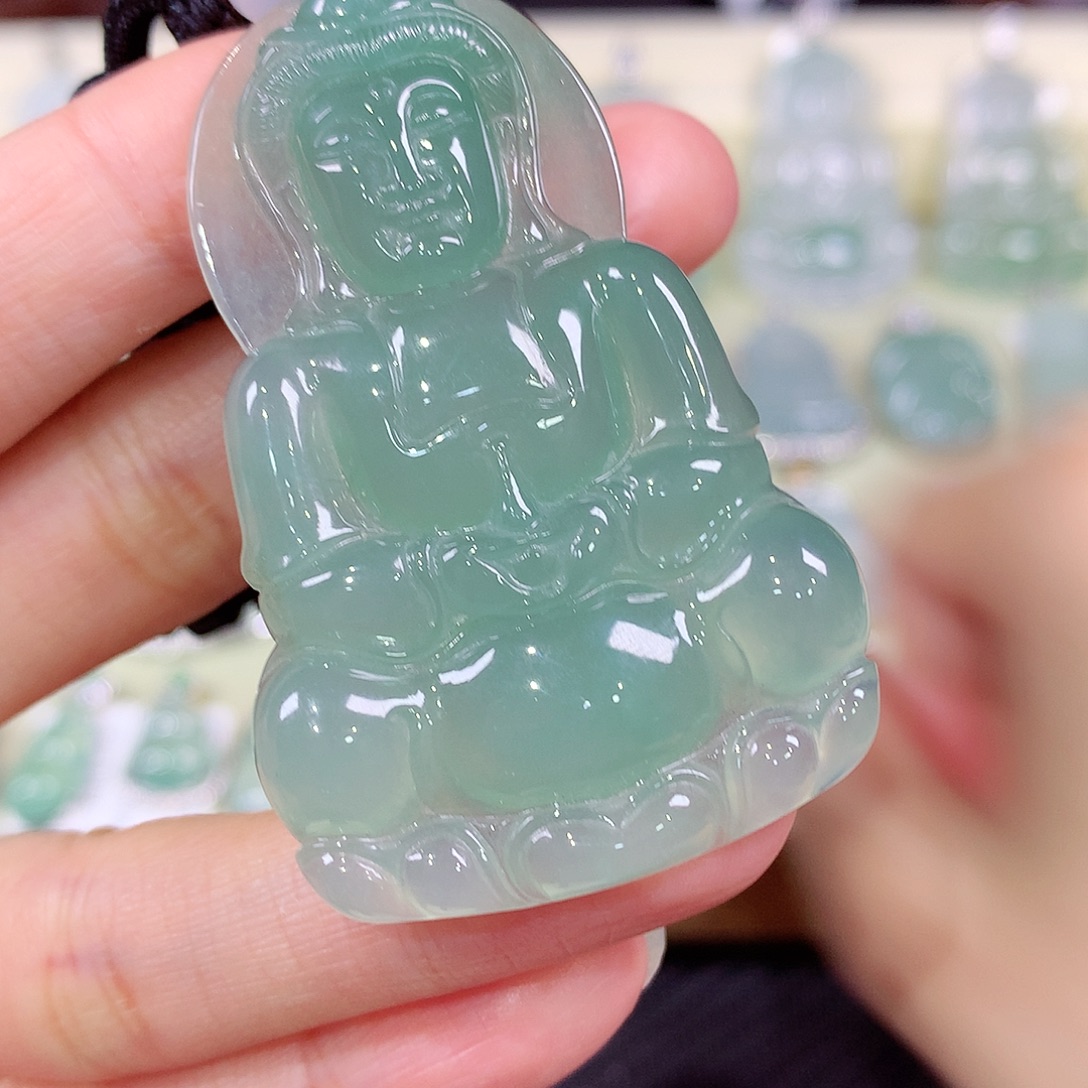翡翠未镶嵌颈饰观音