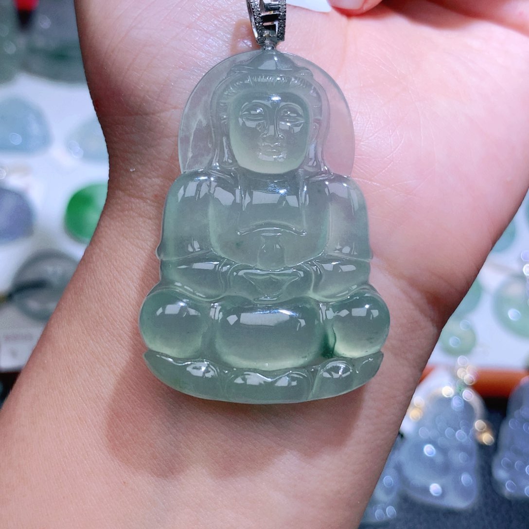 翡翠18K金镶嵌颈饰观音