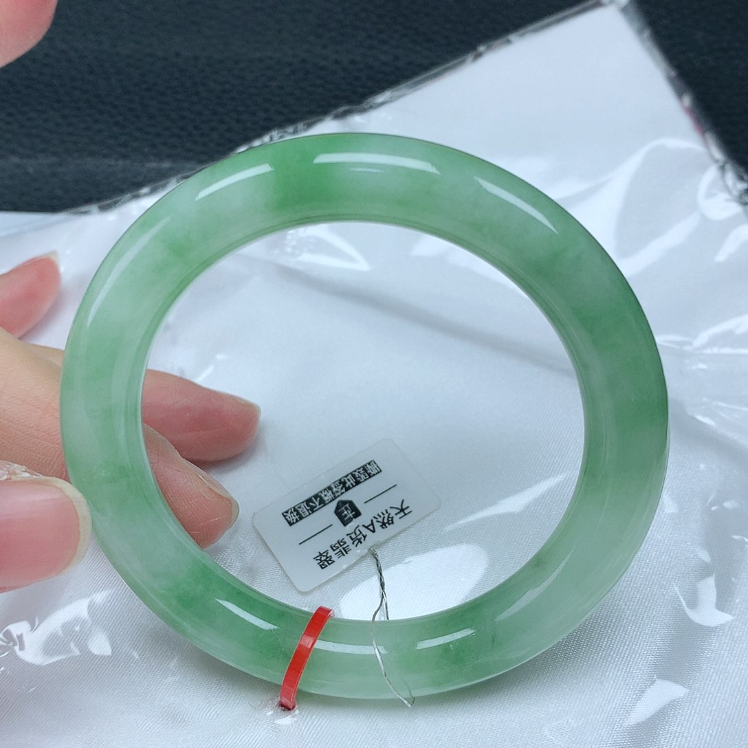 翡翠手镯未镶嵌55胖