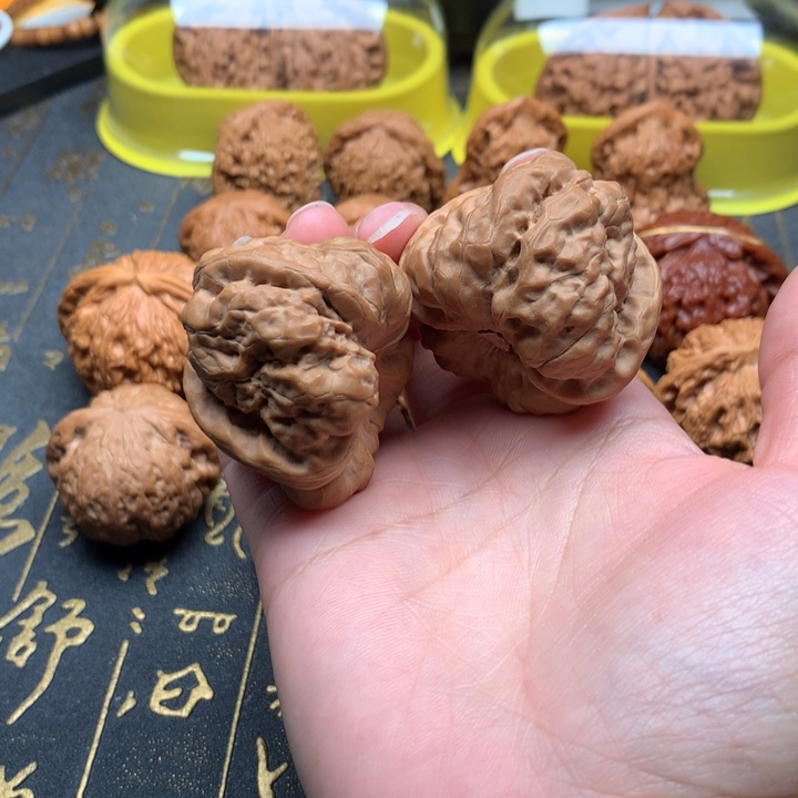 文玩核桃把件月**稀核桃