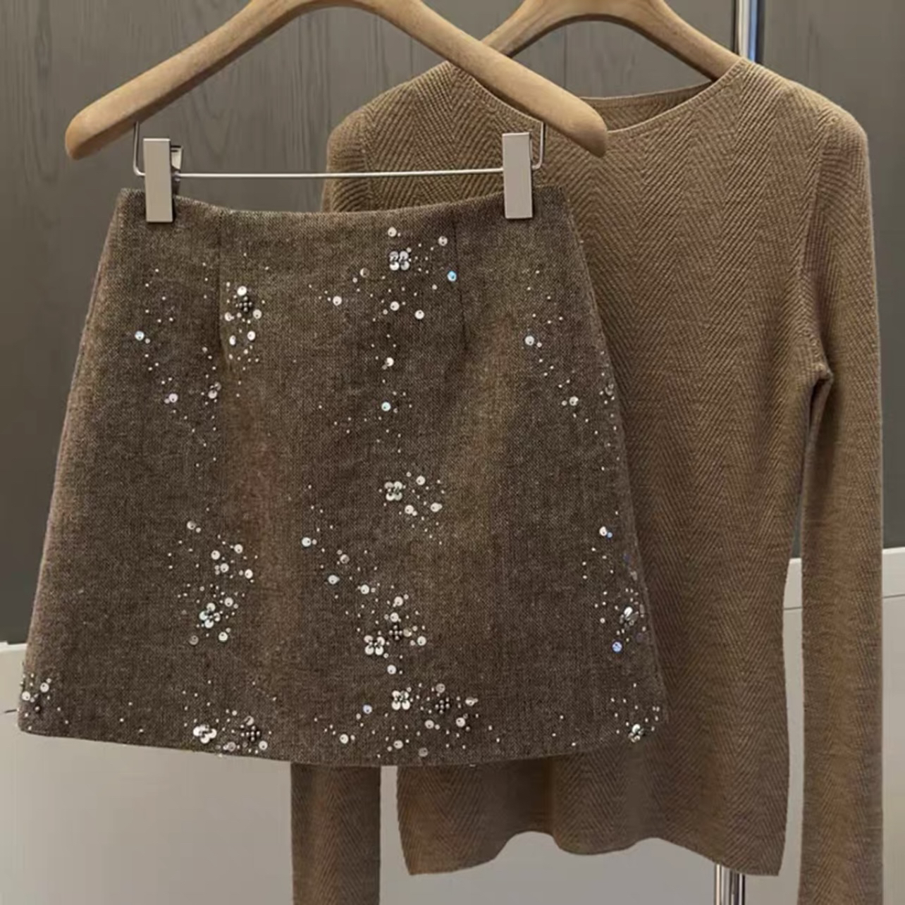 亮片烫钻设计短裙女2025秋冬流行新款时髦洋气高腰显瘦A字半身裙