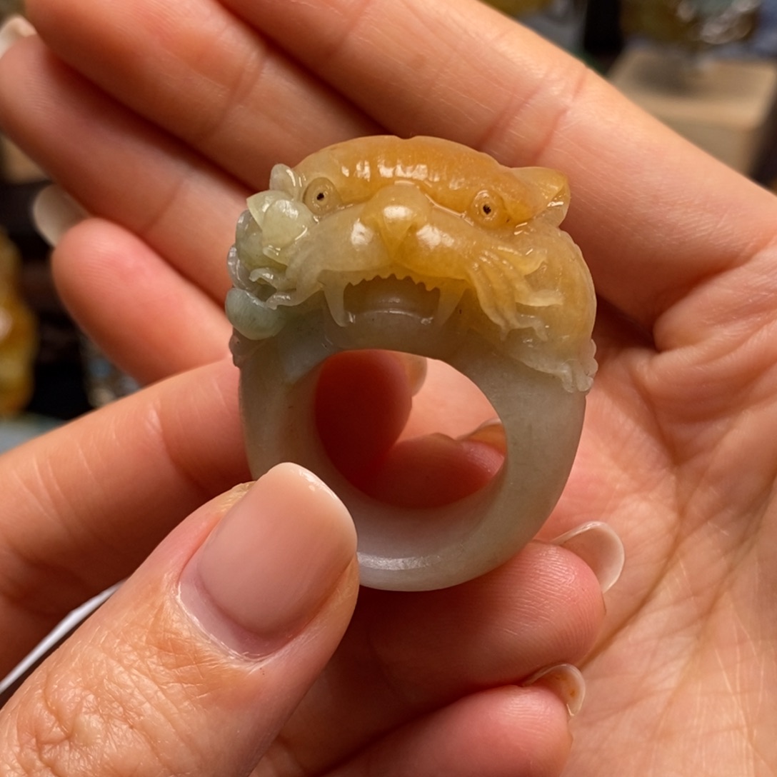 未镶嵌定制翡翠因**空定制翡翠未镶嵌