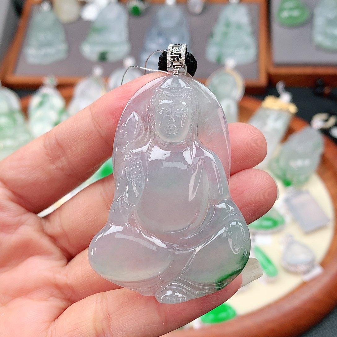 颈饰18K金镶嵌翡翠素衣观音