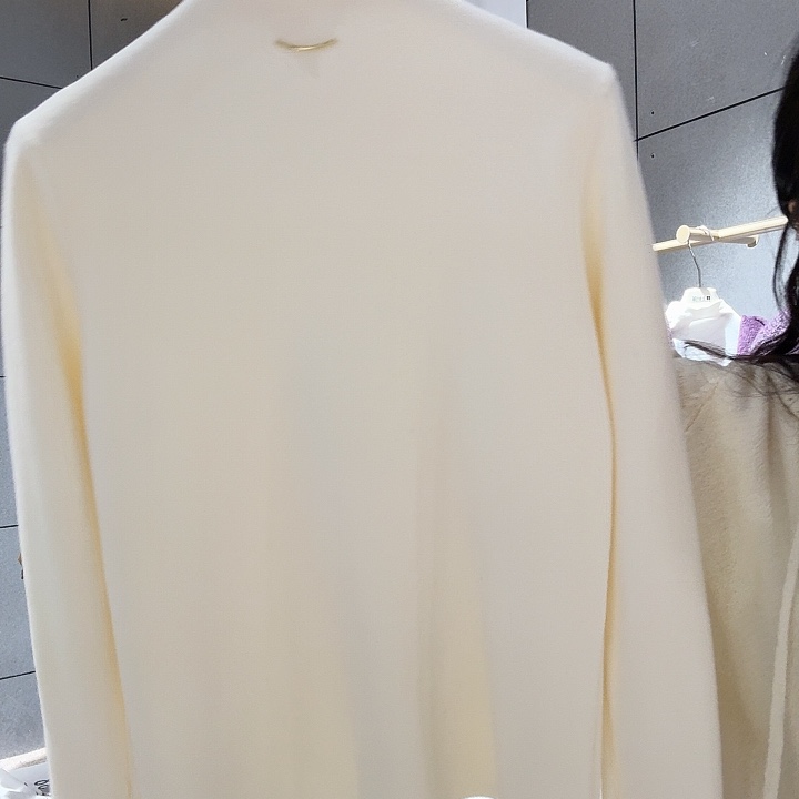秋冬百搭黑白两色打底衫