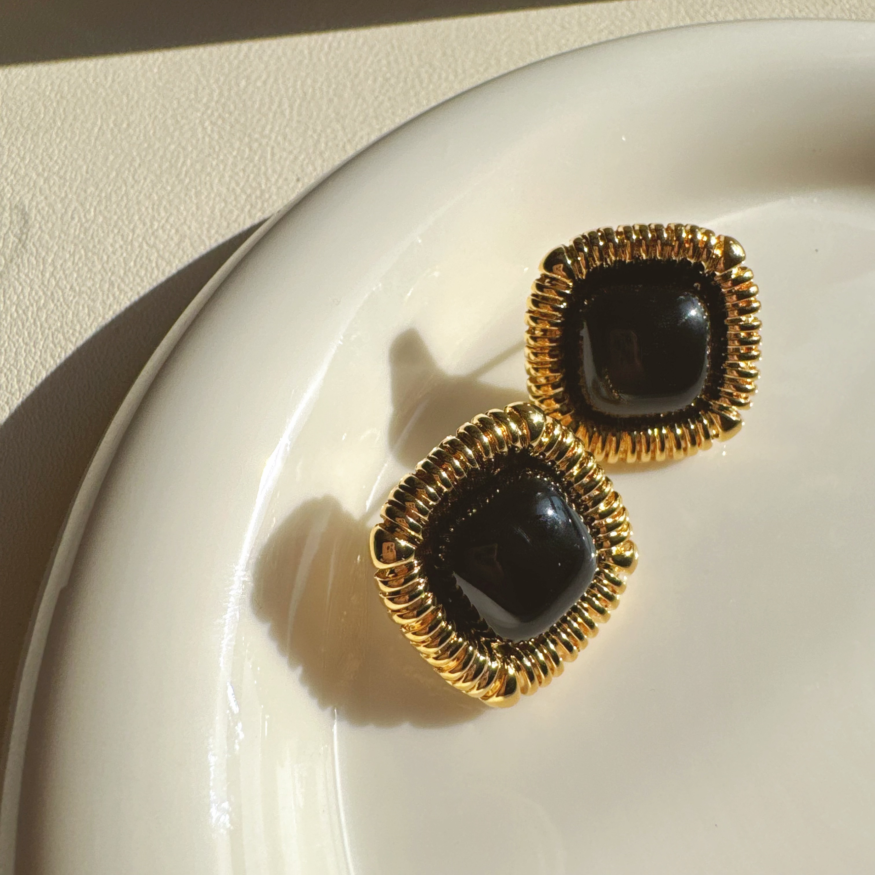 铜合金耳饰 R33超新 欧美复古金边方形黑色耳钉女 s925银针