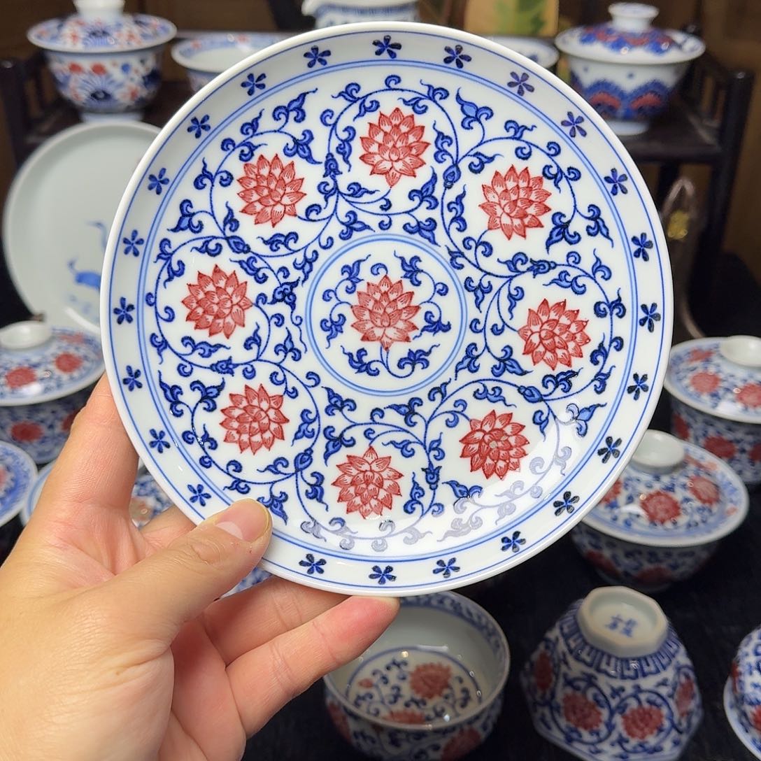 青花釉里红缠枝莲壶承活动款