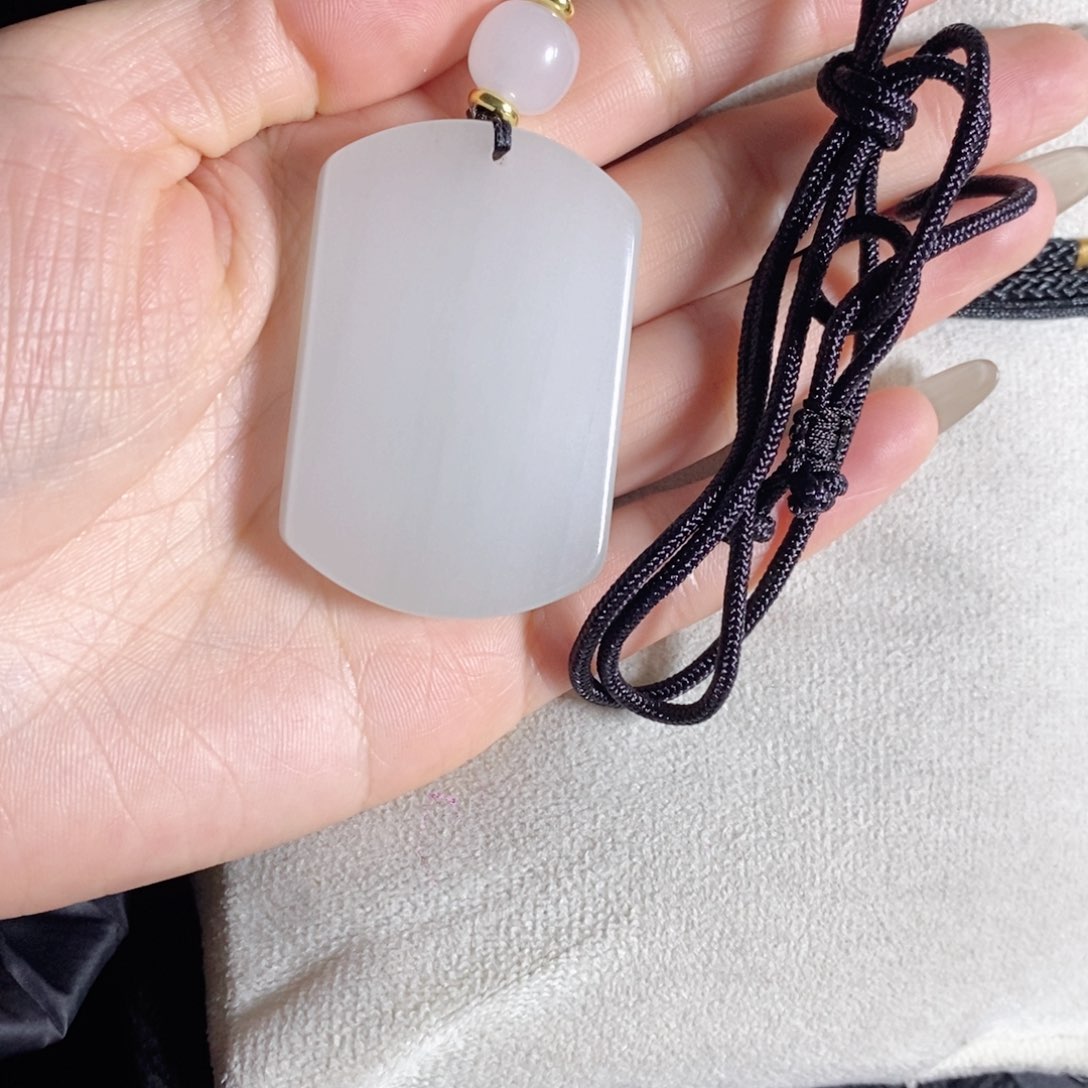 石英质玉颈饰未镶嵌