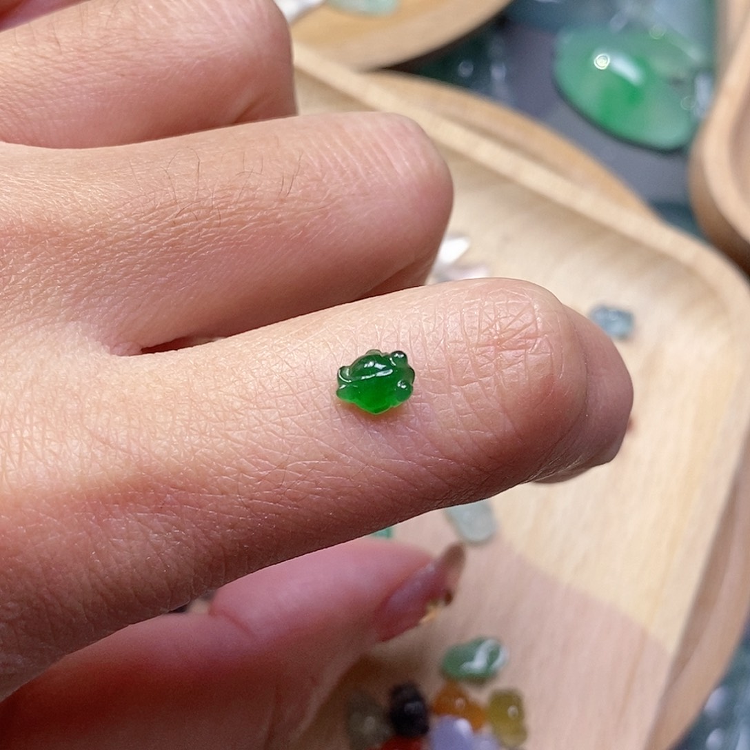 翡翠颈饰未镶嵌翡翠