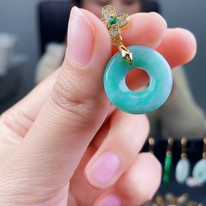 翡翠颈饰未镶嵌饰品