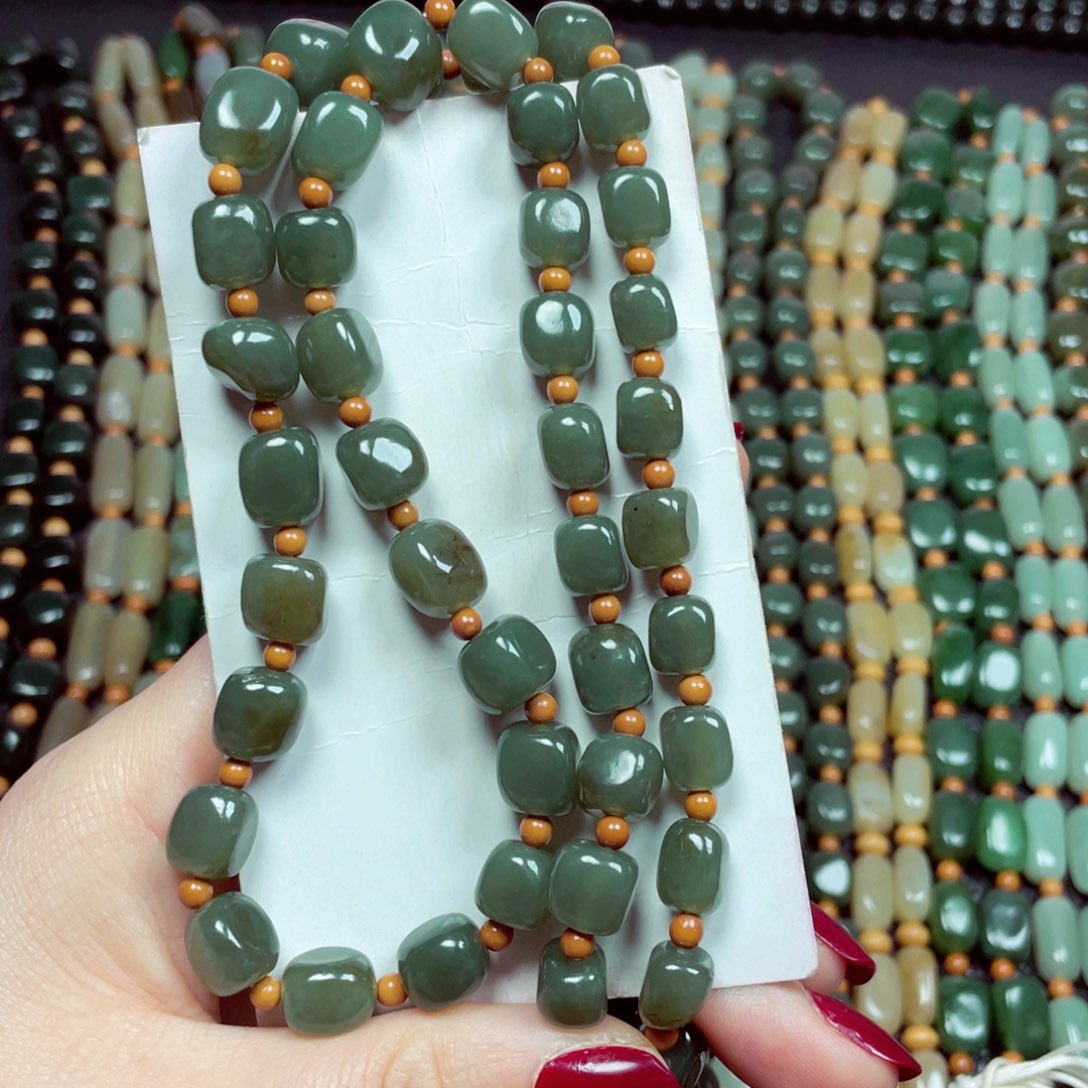 和田玉颈饰未镶嵌